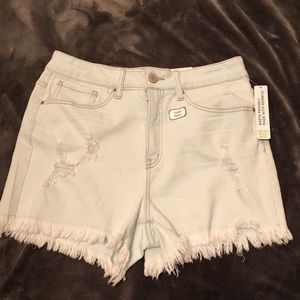 High rise light was jean shorts